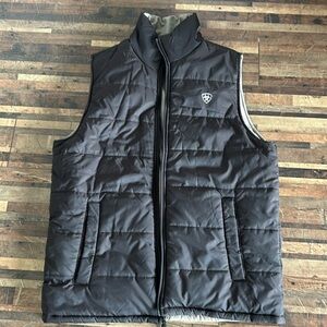 Men’s Ariat reversible puffer vest